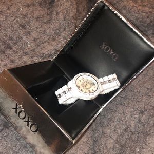 🕑💍Xoxo white sparkle watch with box! So cute